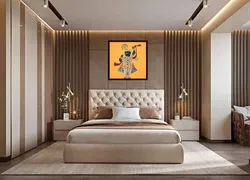 Интерьер спальни с мягкой кроватью в бежевых