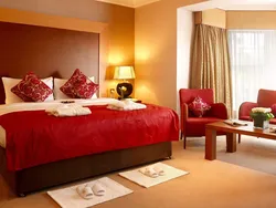 Color combination in the bedroom interior red