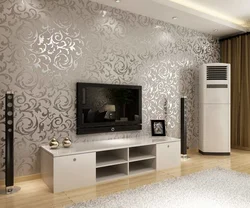 Combining wallpaper in the living room, combined photos in the apartment