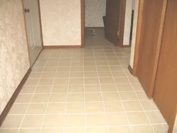 Oshxona va koridor fotosurati uchun bitta plitka