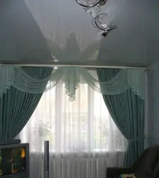 Натяжной потолок фото в гостиной карнизы