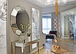 Design with mirrors on all walls in the hallway