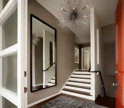 Design with mirrors on all walls in the hallway