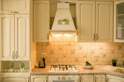 Классическая вытяжка для кухни в интерьере