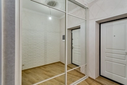 Built-in wardrobe in the hallway with one mirror photo