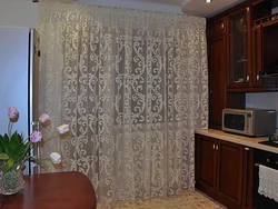 Ас үйдегі тюль және перделер қонақ бөлмесінің фотосуреті