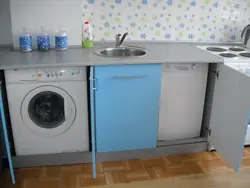 Ас Үйде Кір Жуғыш Машина Мен Ыдыс Жуғыштың Фотосуреті Бар