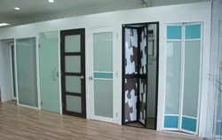 Акси дарҳои ҳаммом бо шиша