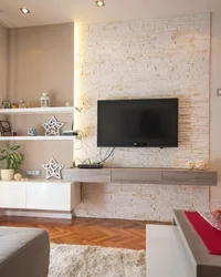 Yashash xonasi fotosuratida devorga televizorni qanday ta'kidlash kerak