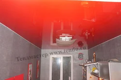 Oshxonada qizil to'xtatilgan shipning fotosurati