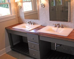Тарҳи ванна бо countertop дар зери раковина дар ҳаммом