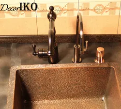 Oshxonaning ichki qismi uchun detarjan dispenseri