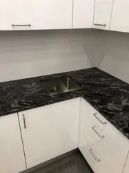 Oshxonaning Ichki Qismidagi Oq Marquina Marmar Stol Usti
