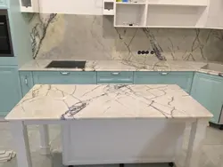 Oshxonaning Ichki Qismidagi Oq Marquina Marmar Stol Usti