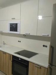 Тахтаи мармарии сафед Marquina дар дохили ошхона
