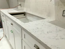 Тахтаи мармарии сафед Marquina дар дохили ошхона
