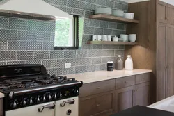 Рабочие кухни из плитки фото