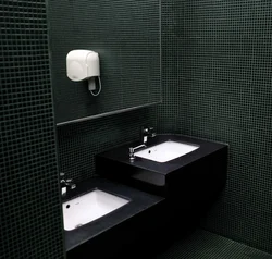 Ванна Бөлмесінің Интерьері Қара Арматурамен