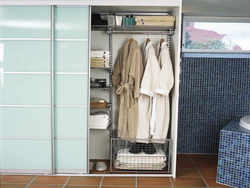 Built-in wardrobes in the bathroom design photo
