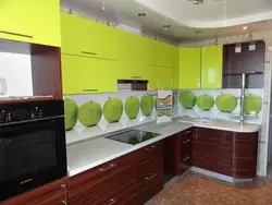 Жасыл жоғарғы ас үй фотосуретінде оларды ақ