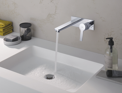 Built-in bath mixer in the interior