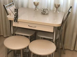Kiçik mətbəx fotoşəkili üçün mətbəx qatlama masası