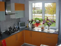 Kitchen sets for small kitchens with windows photo