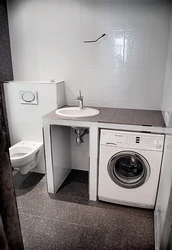 Мошини ҷомашӯӣ дар зери countertop дар акс ҳаммом
