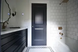 Qaranlıq qapı ilə vanna otağı dizaynı