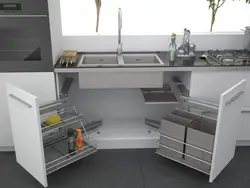 Кутняя кухня напаўненне шаф фота