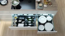 Угловая кухня наполнение шкафов фото