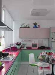 Розовый с зеленым в интерьере кухни