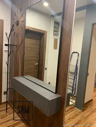 Ichki qismdagi kabinet fotosurati bilan koridor oynasi