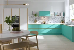 Yorqin apron bilan oshxona dizayni