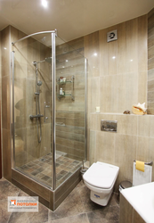 Photo of a bathtub with a shower screen without a tray