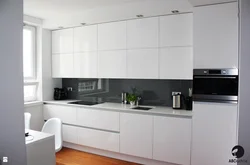 Straight kitchen design photo without handles