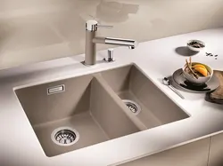 Daxili fotoşəkildə mətbəx üçün lavabo
