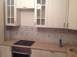 Плітка суррэй керама ў інтэр'еры кухні