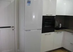 Белый Холодильник На Кухне Фото
