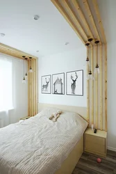 Decor with slats in the bedroom interior