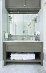 Айна шкафы бар ванна бөлмесінің дизайны