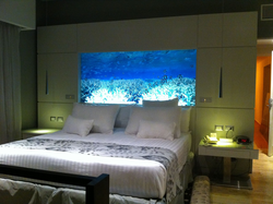 Akvarium ilə yataq otağı interyeri