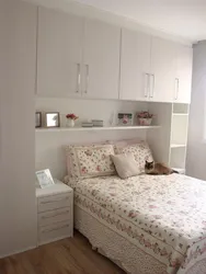 How to place a bed in the bedroom photo