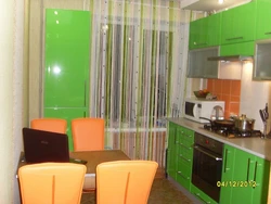What curtains are suitable for a green kitchen photo