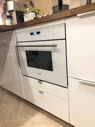 Ağ mətbəx qara soba şəkli