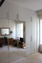 Встраиваемые шкафы в спальню до потолка фото