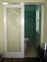 Ванна бөлмесінің пластикалық есіктерінің фотосы