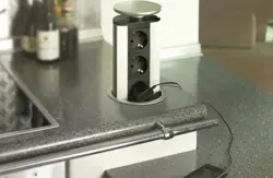 Розеткаҳои дарунсохт барои ошхона дар акси countertop