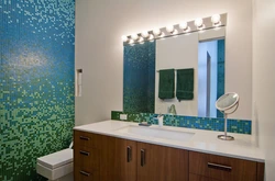 Photo of the wall in the bathroom