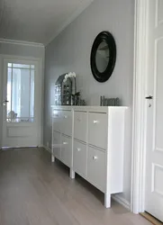 Narrow chest of drawers in the hallway design